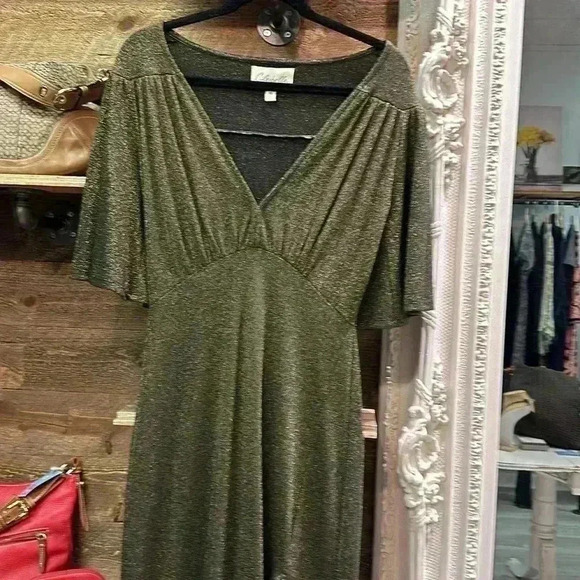 CLEOBELLA gorgeous gold long dress with high slit Fits like a Medium - Picture 5 of 9